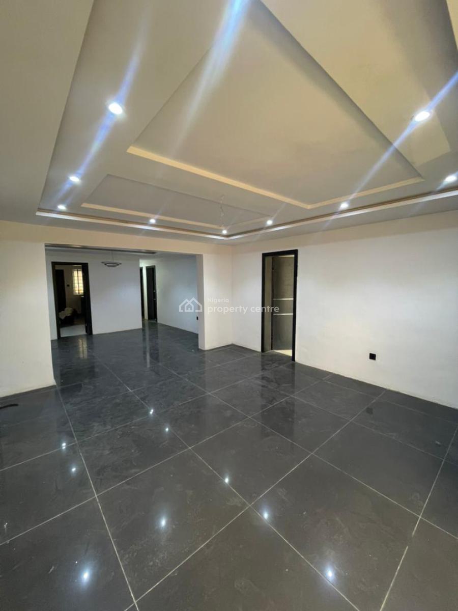 Well Built 3 Bedroom Apartment, Lekki Phase 1, Lekki, Lagos, Flat / Apartment for Sale