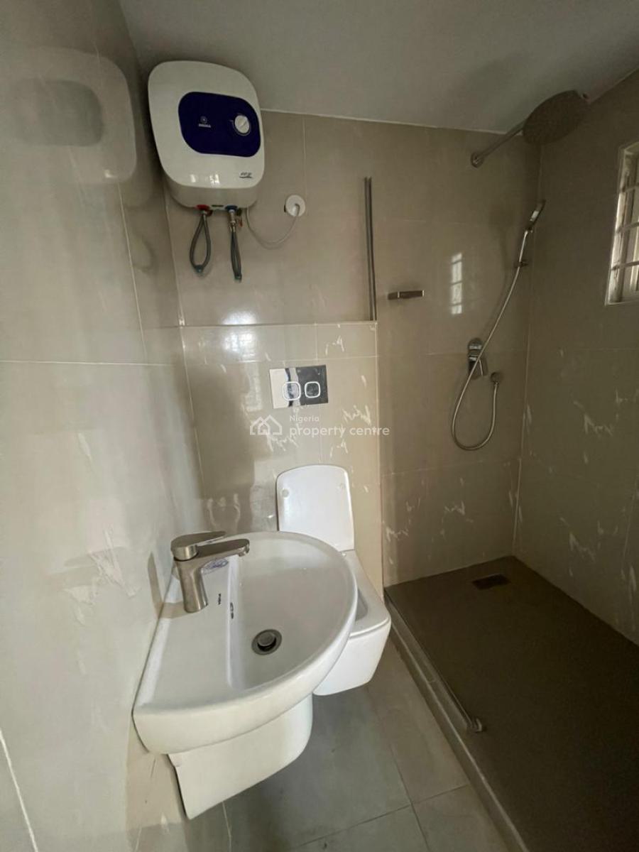 Well Built 3 Bedroom Apartment, Lekki Phase 1, Lekki, Lagos, Flat / Apartment for Sale