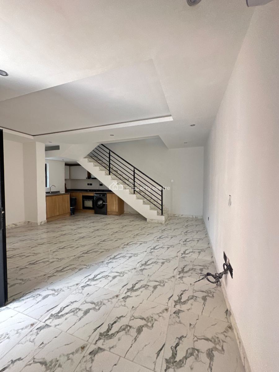 Spaciously Built 2 Bedroom Terrace Duplex with Pool & Gym, Lekki Phase 1, Lekki, Lagos, Terraced Duplex for Rent