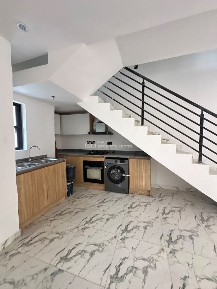 Spaciously Built 2 Bedroom Terrace Duplex with Pool & Gym, Lekki Phase 1, Lekki, Lagos, Terraced Duplex for Rent