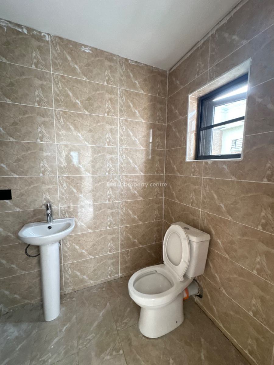 Spaciously Built 2 Bedroom Terrace Duplex with Pool & Gym, Lekki Phase 1, Lekki, Lagos, Terraced Duplex for Rent