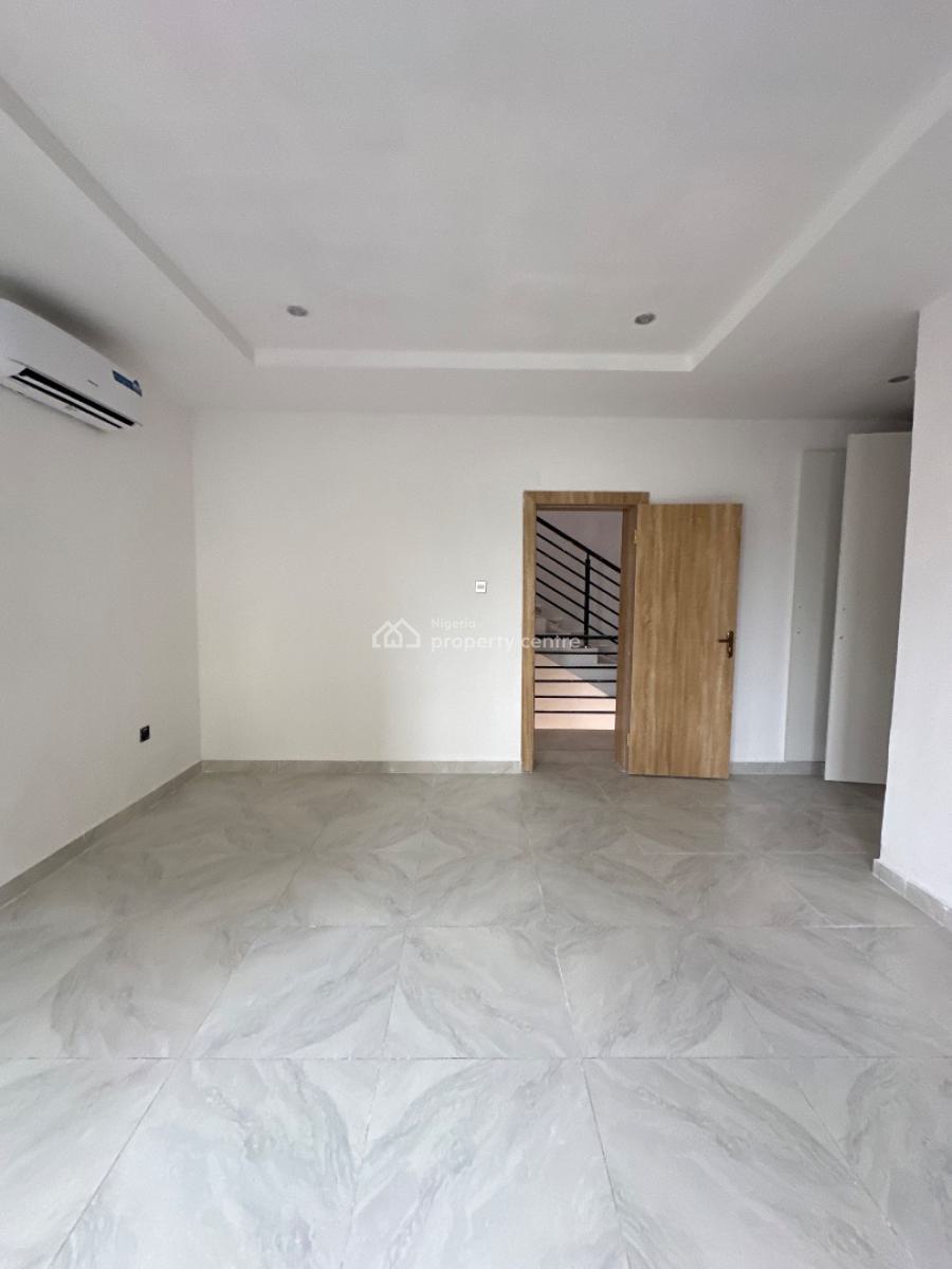 Spaciously Built 2 Bedroom Terrace Duplex with Pool & Gym, Lekki Phase 1, Lekki, Lagos, Terraced Duplex for Rent