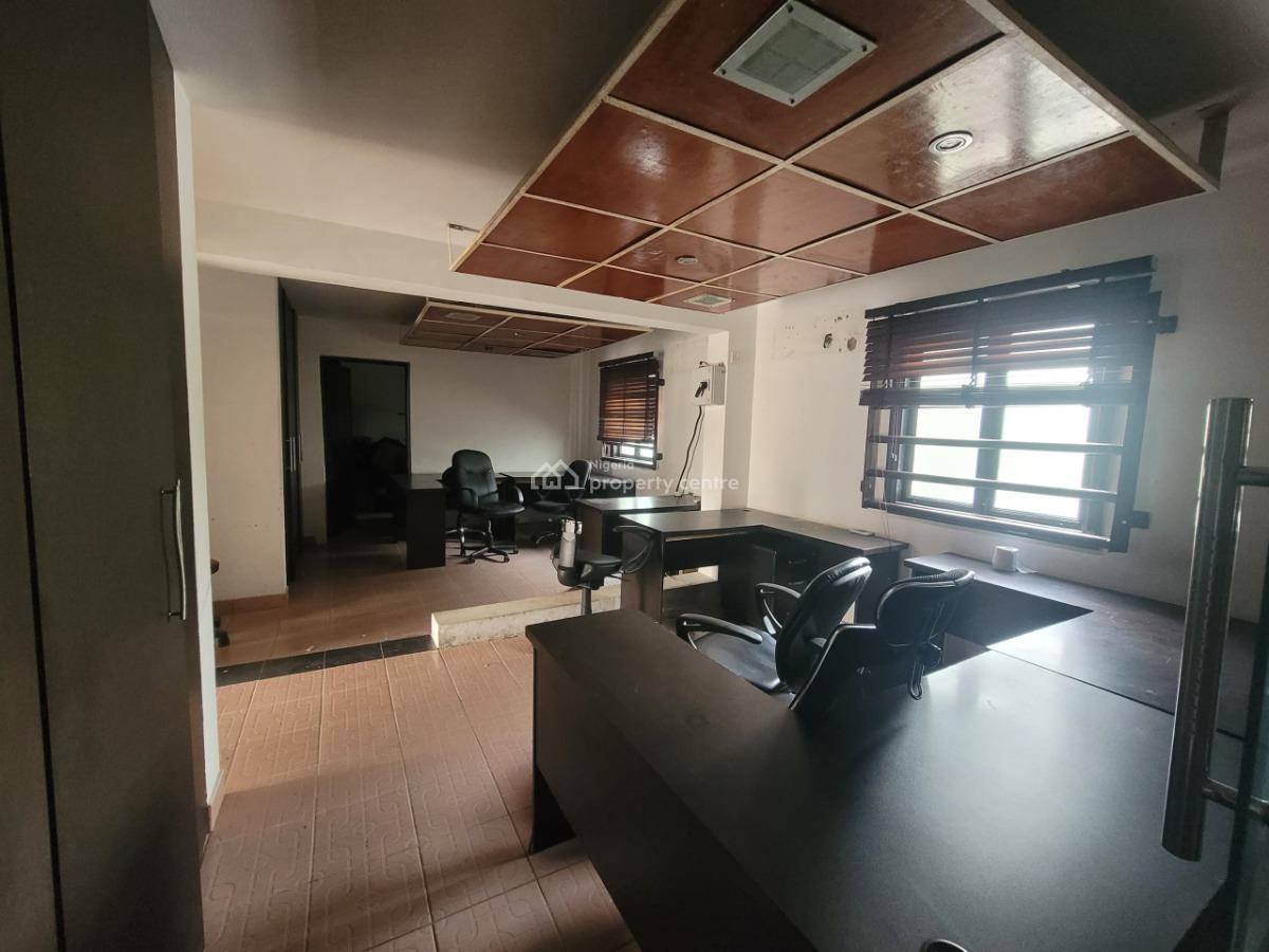 Well Maintained 3 Bedroom Apartment, Off Admiralty Way, Lekki Phase 1, Lekki, Lagos, Office Space for Rent