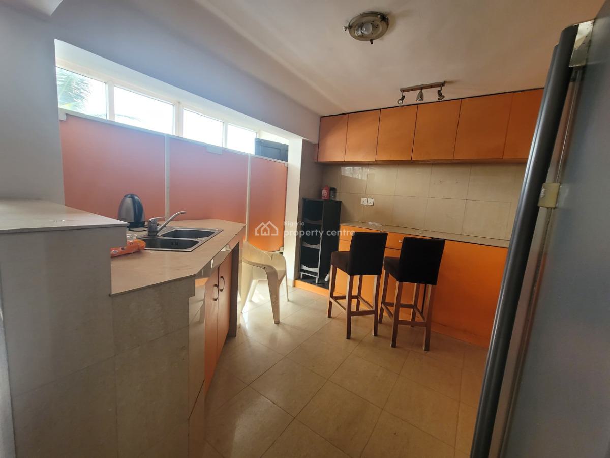 Well Maintained 3 Bedroom Apartment, Off Admiralty Way, Lekki Phase 1, Lekki, Lagos, Office Space for Rent