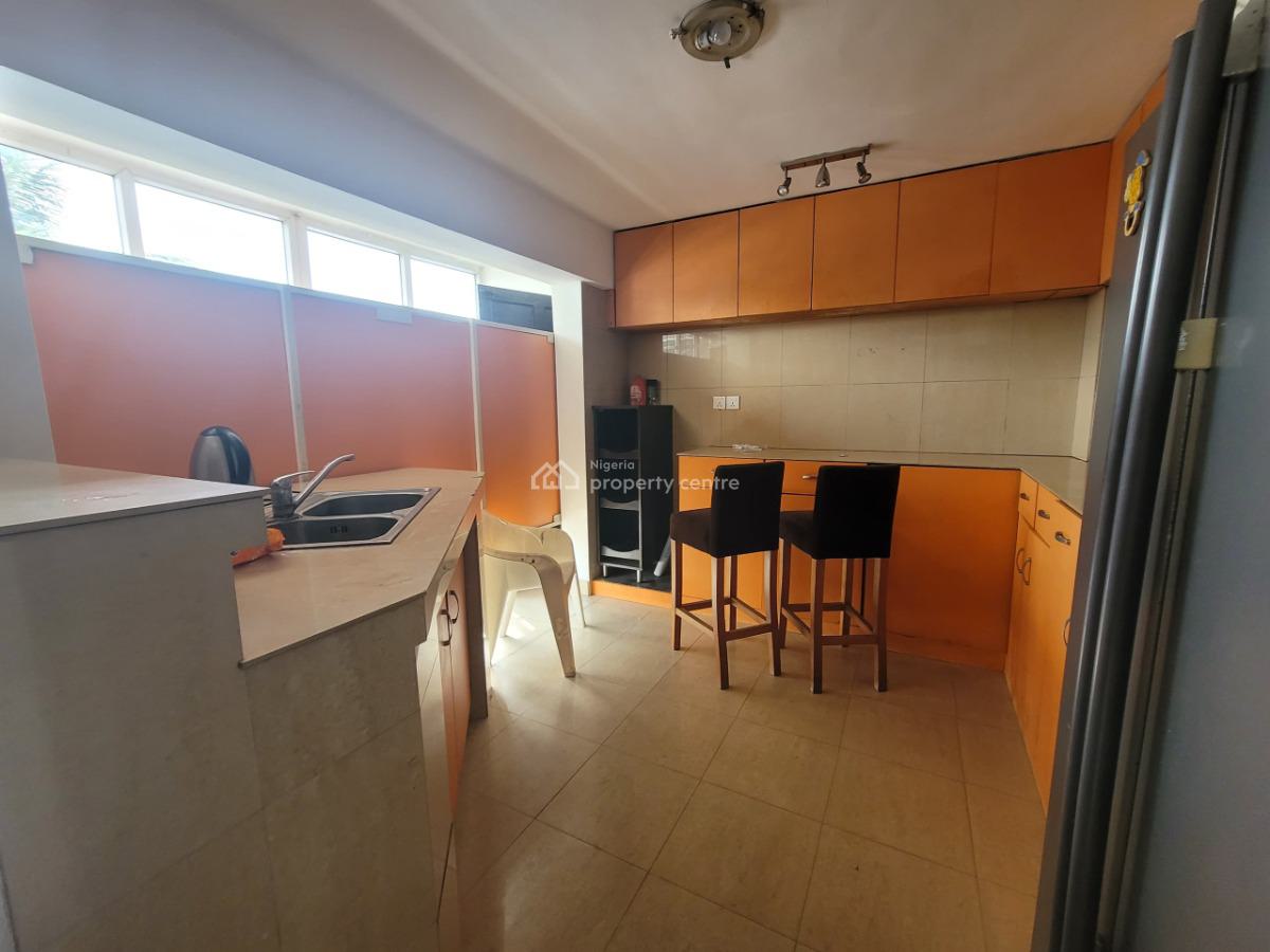 Well Maintained 3 Bedroom Apartment, Off Admiralty Way, Lekki Phase 1, Lekki, Lagos, Office Space for Rent