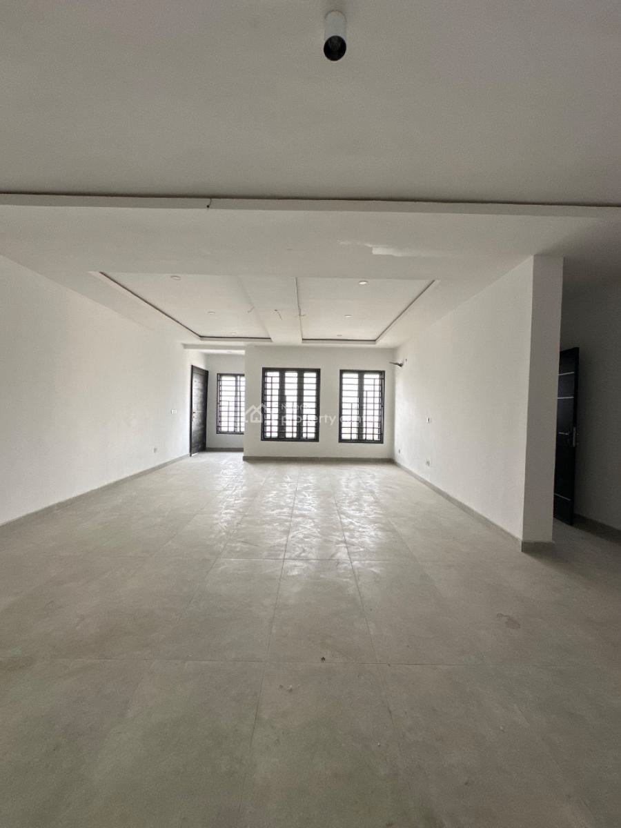 Spaciously Built 4 Bedroom Apartment with Bq & Elevator, Lekki Phase 1, Lekki, Lagos, Flat / Apartment for Sale