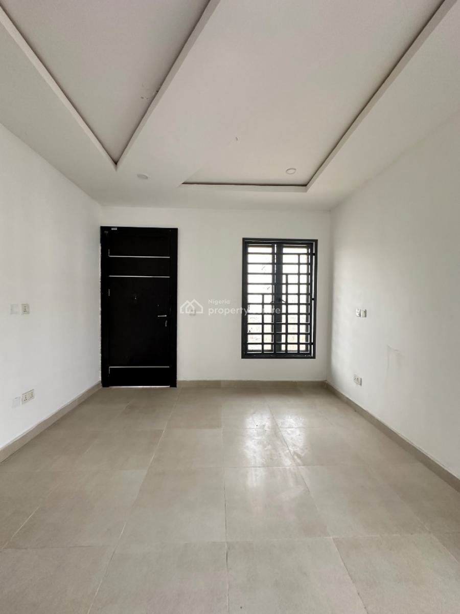 Spaciously Built 4 Bedroom Apartment with Bq & Elevator, Lekki Phase 1, Lekki, Lagos, Flat / Apartment for Sale