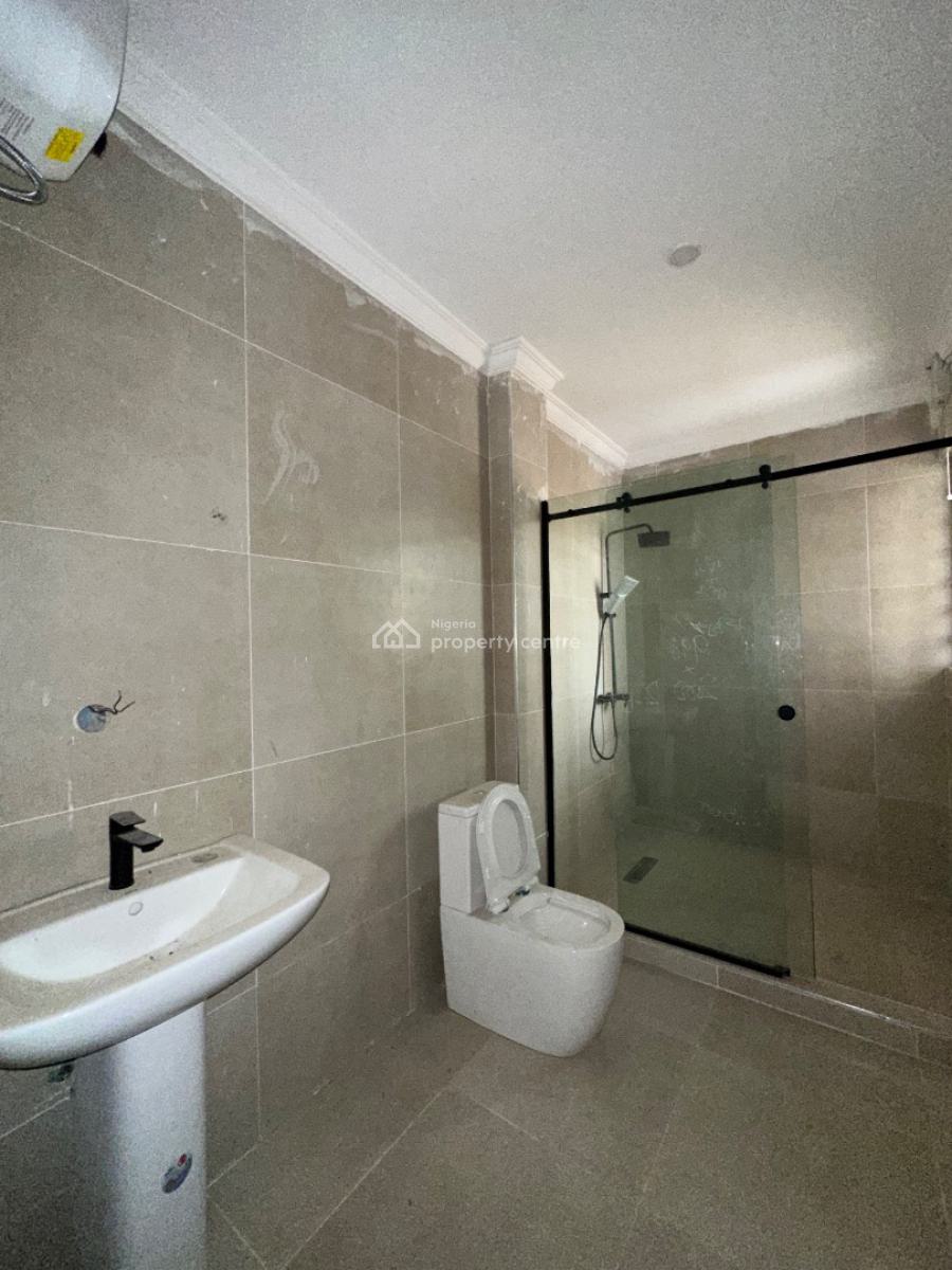 Spaciously Built 4 Bedroom Apartment with Bq & Elevator, Lekki Phase 1, Lekki, Lagos, Flat / Apartment for Sale