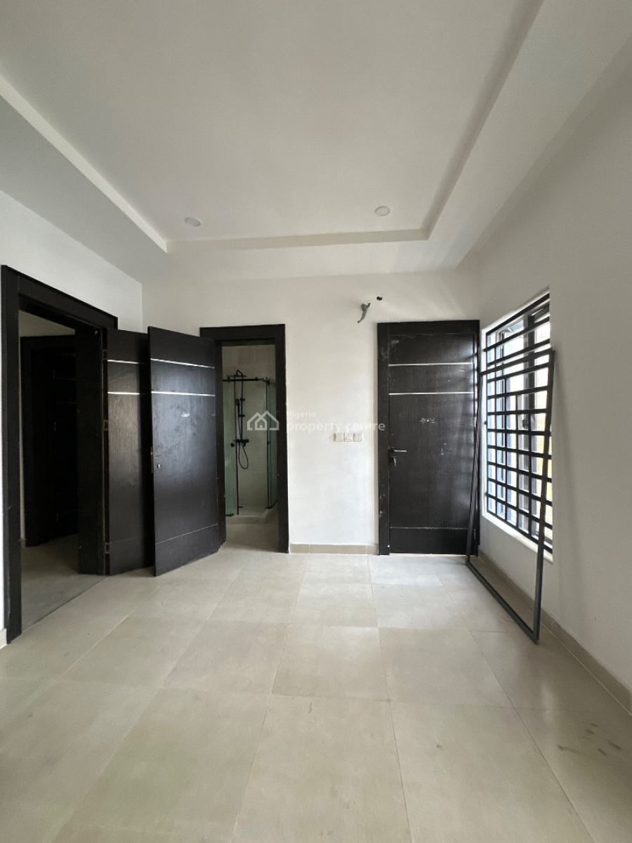 Spaciously Built 4 Bedroom Apartment with Bq & Elevator, Lekki Phase 1, Lekki, Lagos, Flat / Apartment for Sale