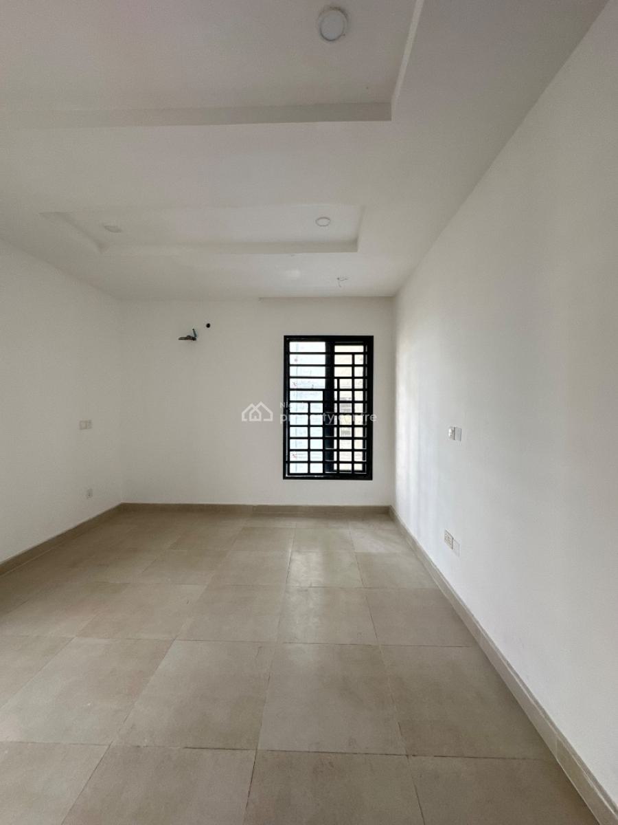 Spaciously Built 4 Bedroom Apartment with Bq & Elevator, Lekki Phase 1, Lekki, Lagos, Flat / Apartment for Sale