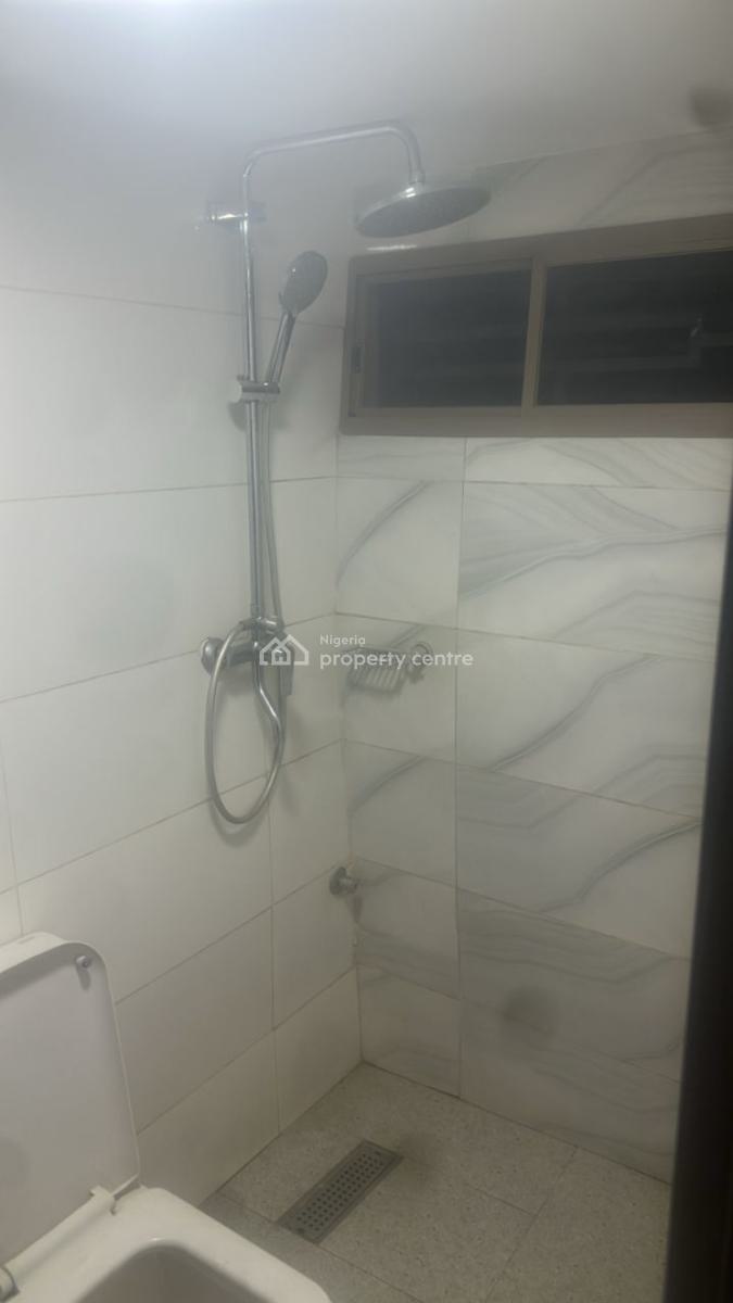 Spacious Three Bedroom Flat with Bq, Naf Valley Estate, Asokoro District, Abuja, Flat / Apartment for Rent