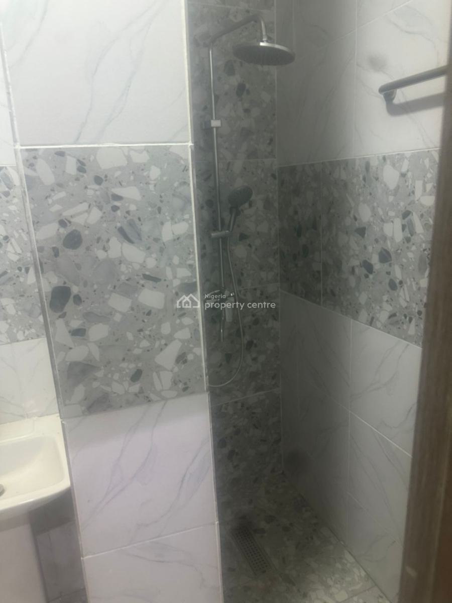 Spacious Three Bedroom Flat with Bq, Naf Valley Estate, Asokoro District, Abuja, Flat / Apartment for Rent