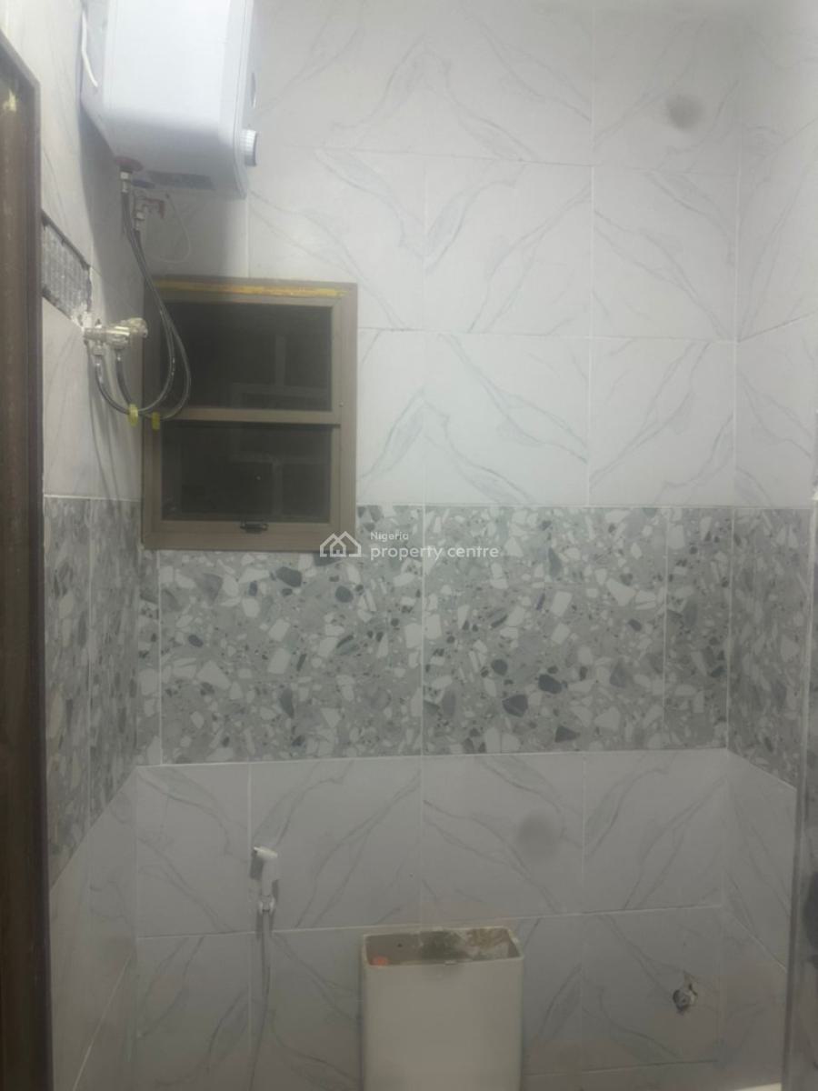 Spacious Three Bedroom Flat with Bq, Naf Valley Estate, Asokoro District, Abuja, Flat / Apartment for Rent