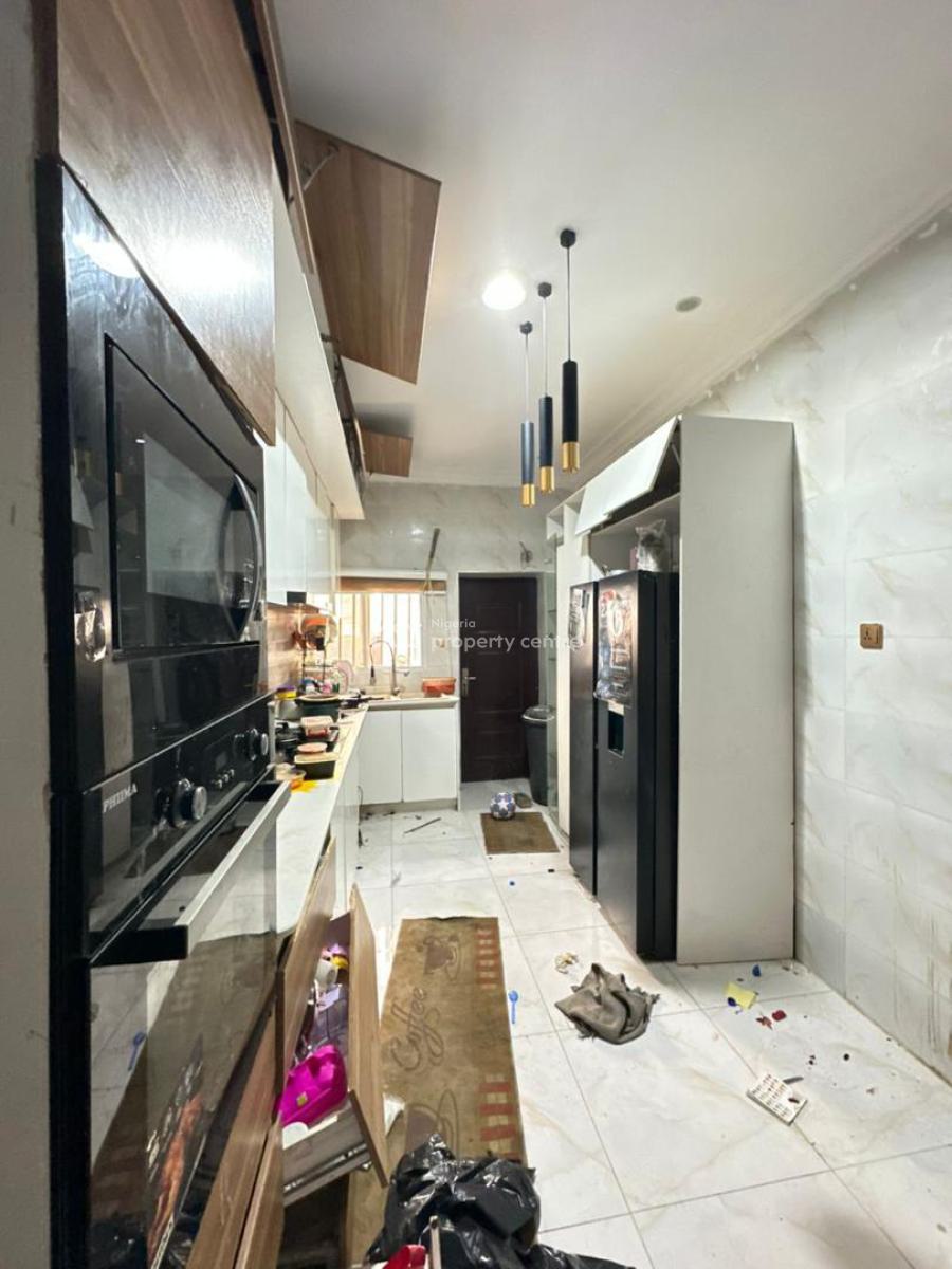 4 Bedroom En-suite Terrace Duplex, Osapa, Lekki, Lagos, Terraced Duplex for Sale