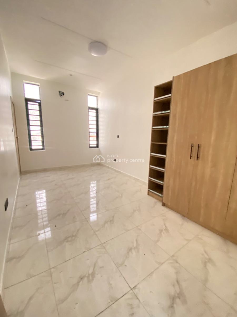 2 Bedroom Apartment, W/t Estate, Ologolo, Lekki, Lagos, Flat / Apartment for Sale