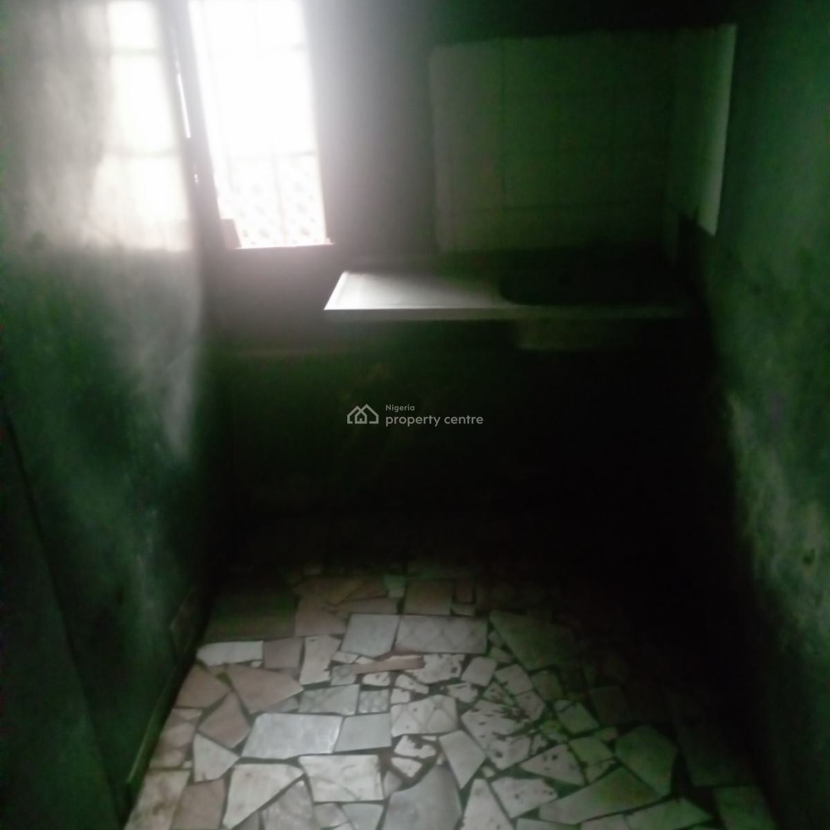 Spacious Room and Palour Upstairs in Surulere, Off Kilo Bus Stop Surulere Lagos, Kilo, Surulere, Lagos, Mini Flat (room and Parlour) for Rent