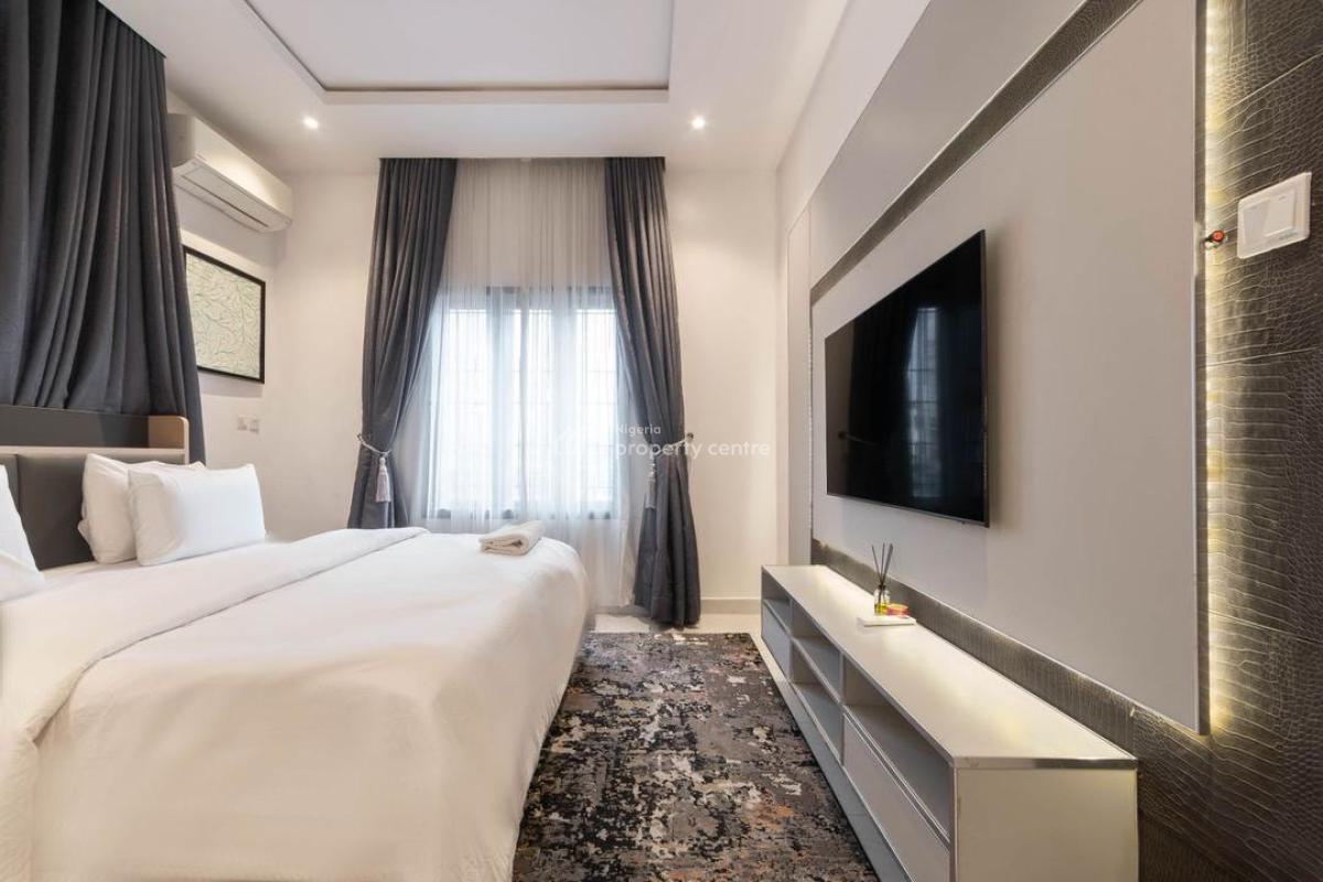 Beautiful One Bedroom Apartment with a Rooftop Pool, Lekki Phase 1, Lekki, Lagos, Mini Flat (room and Parlour) Short Let