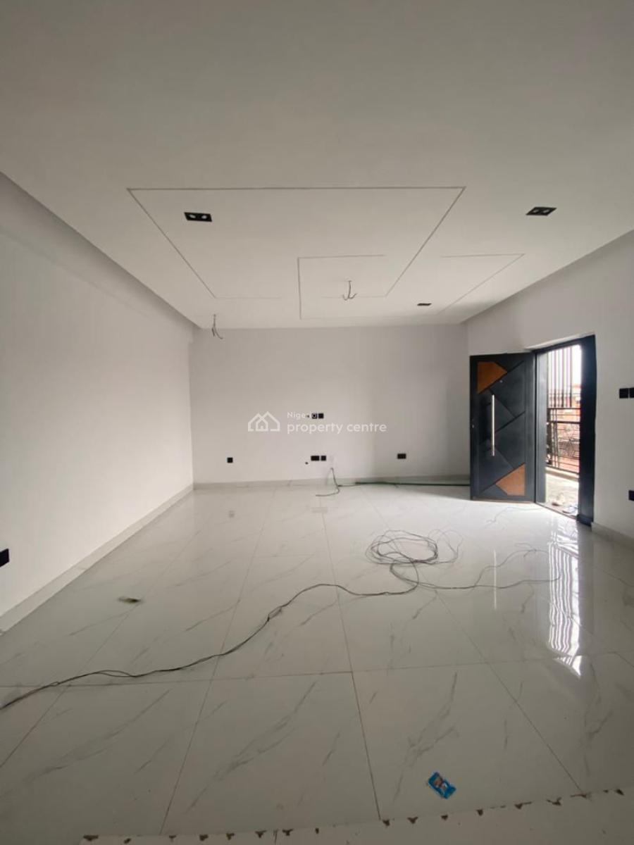 Executive 3 Bedroom Flat, Yaba, Lagos, Flat / Apartment for Rent