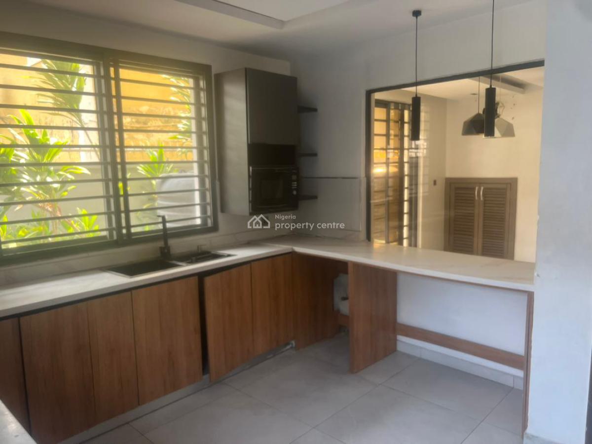 Self Compound 4 Bedroom Semi Detached Duplex with a Room Bq, Lekki Phase 1, Lekki, Lagos, Semi-detached Duplex for Rent
