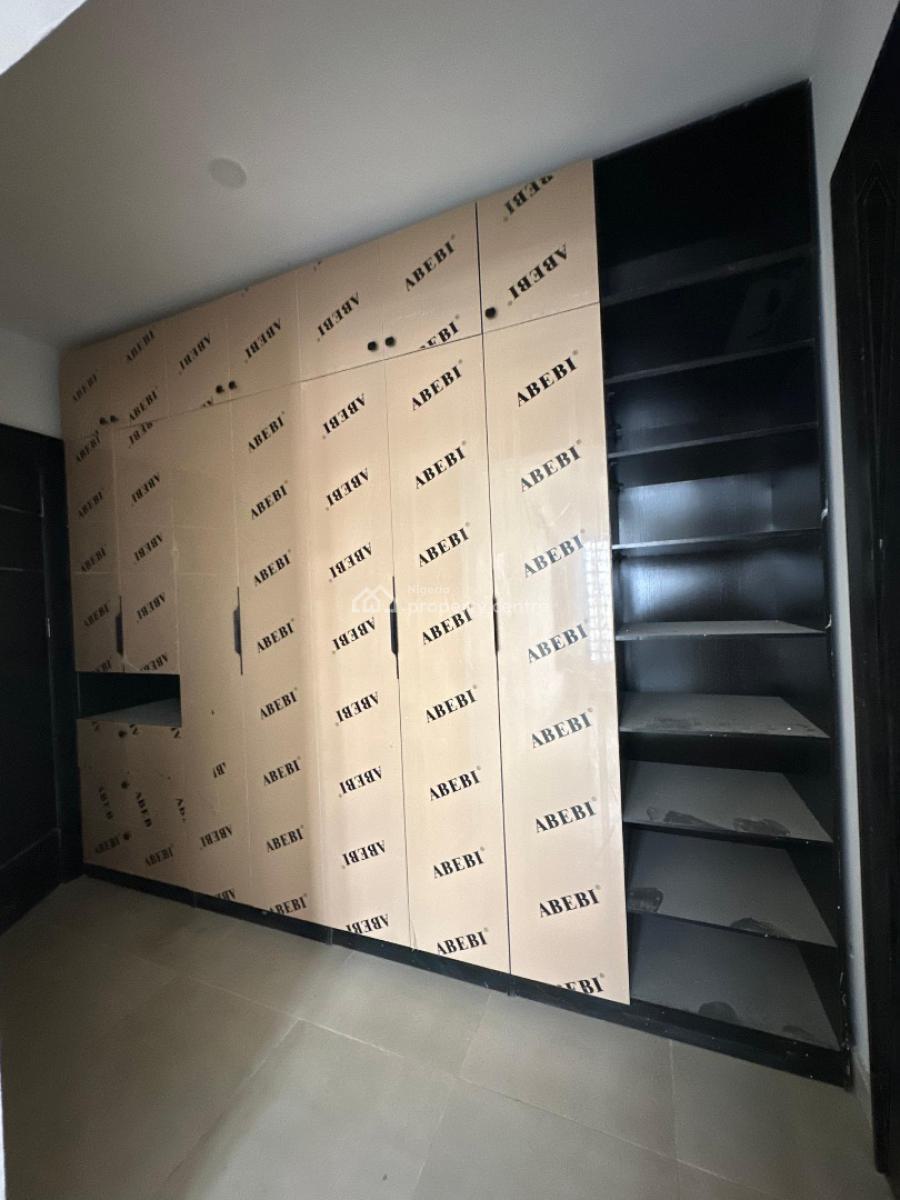 Spaciously Built 4bedroom Apartment with Bq &elevator, Lekki Phase One ,lekki ,lagos , Nigeria, Lekki Phase 1, Lekki, Lagos, Flat / Apartment for Sale