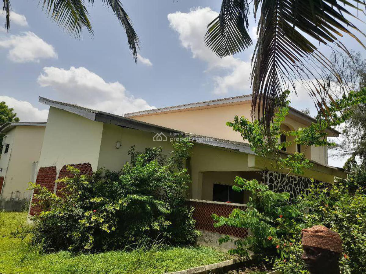 a 7 Bedroom Building with Other Compartments on 3500sqm, Osanaiye Crescent, Overviewing Uch, Agodi, Ibadan, Oyo, House for Sale