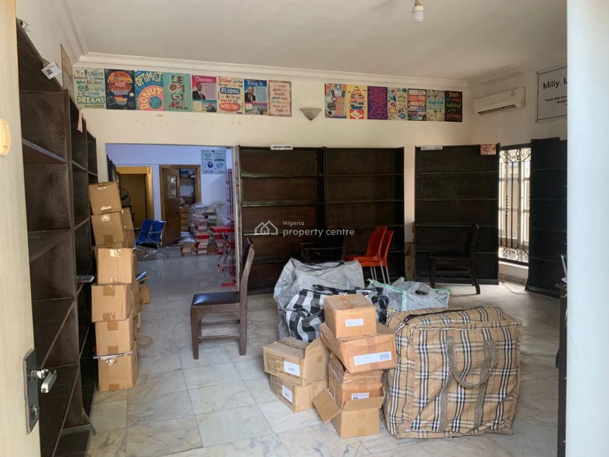 3bedrooms Flat with Bq, Lekki Phase1, Lekki Phase 1, Lekki, Lagos, Office Space for Rent