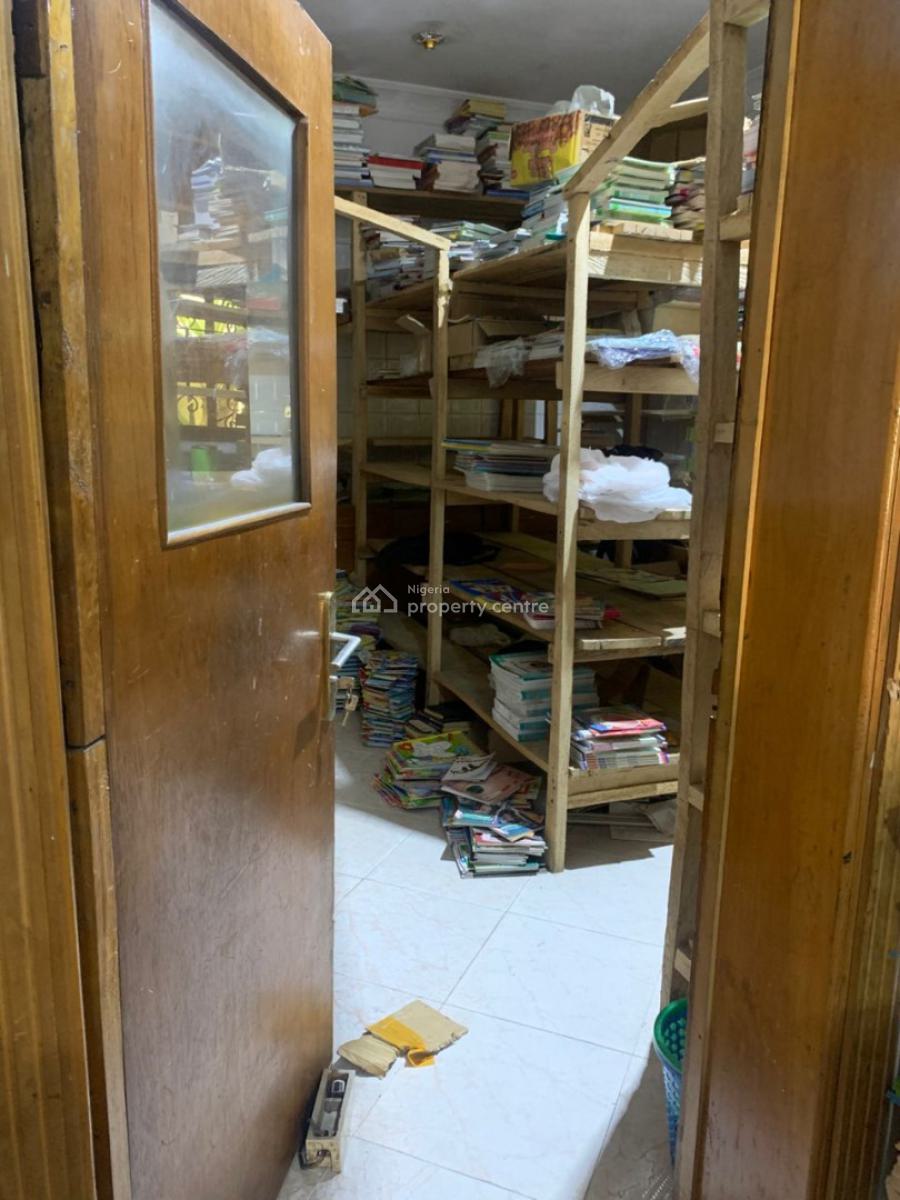 3bedrooms Flat with Bq, Lekki Phase1, Lekki Phase 1, Lekki, Lagos, Office Space for Rent