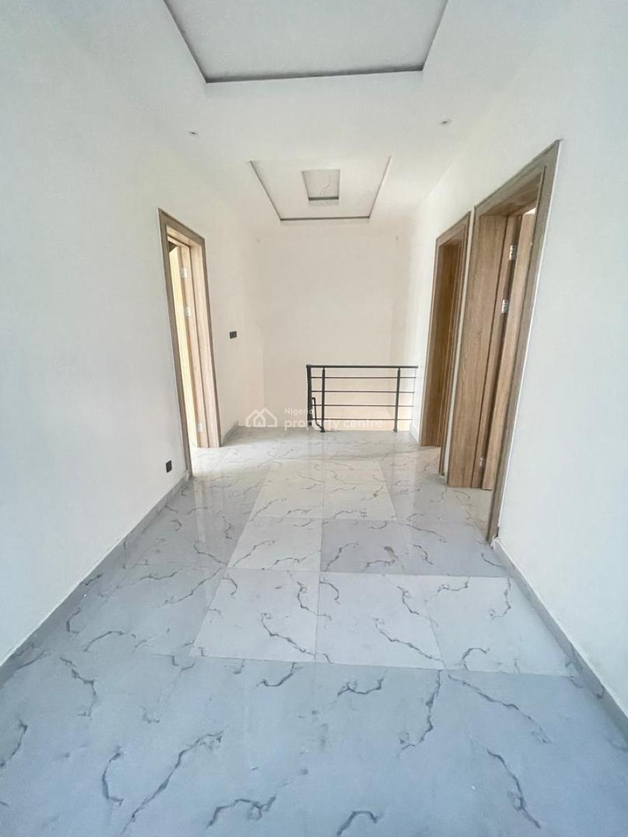 Distress 4 Bedroom Terrace Duplex, Lekki, Lagos, Terraced Duplex for Sale