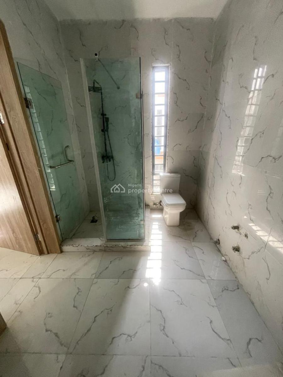 Distress 4 Bedroom Terrace Duplex, Lekki, Lagos, Terraced Duplex for Sale