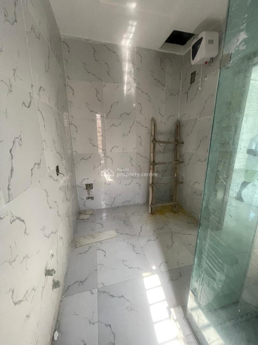 Distress 4 Bedroom Terrace Duplex, Lekki, Lagos, Terraced Duplex for Sale