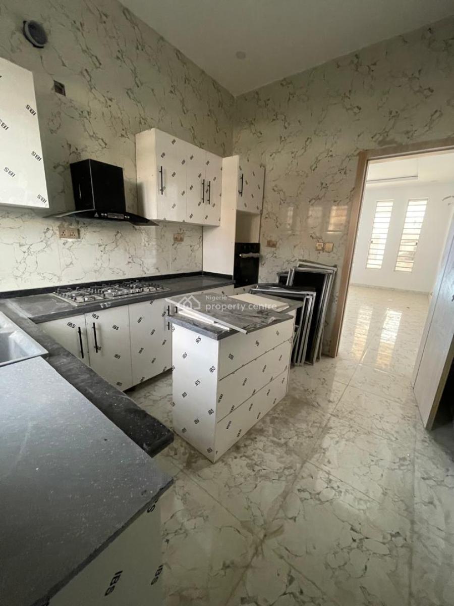 Distress 4 Bedroom Terrace Duplex, Lekki, Lagos, Terraced Duplex for Sale