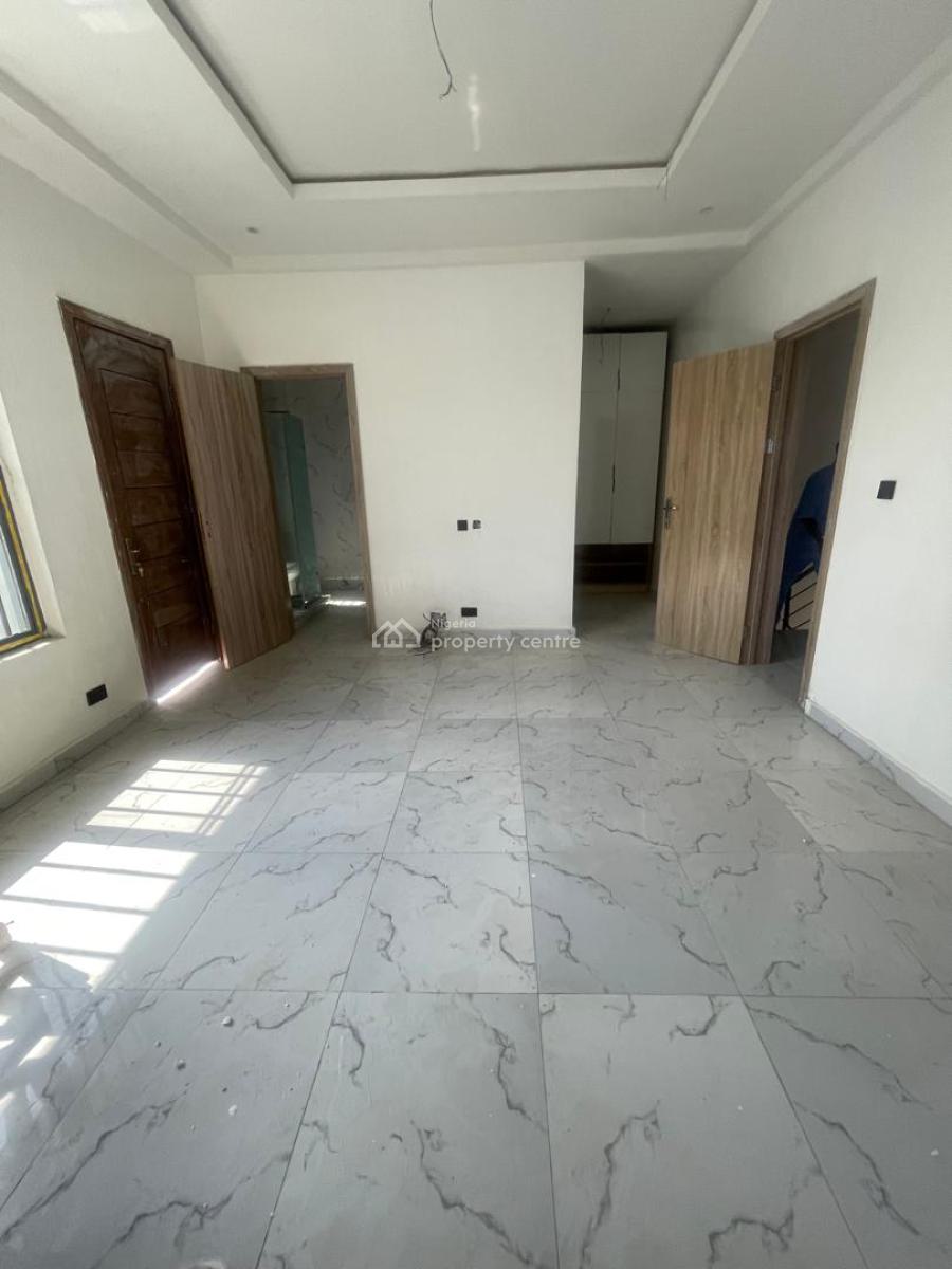 Distress 4 Bedroom Terrace Duplex, Lekki, Lagos, Terraced Duplex for Sale
