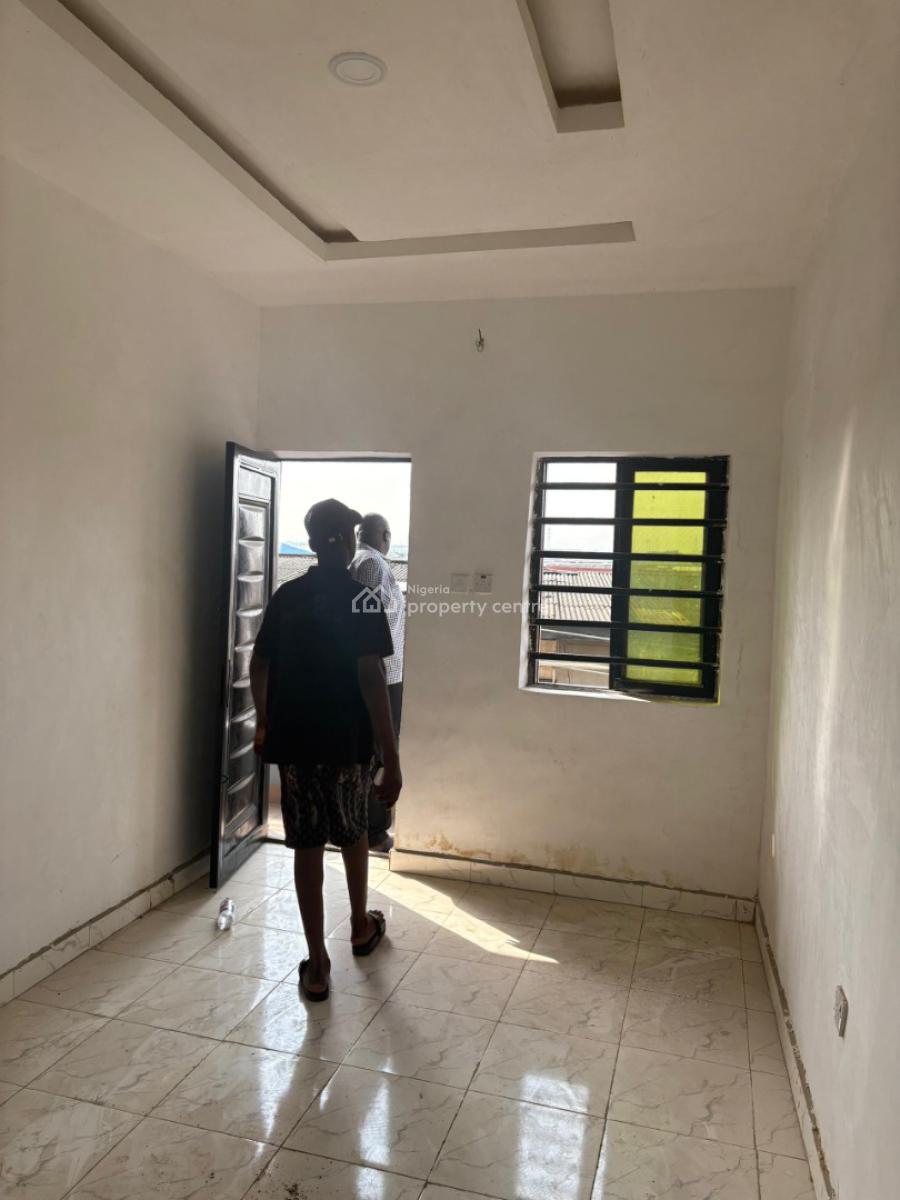 Newly Built Mini Flats, Iwaya, Yaba, Lagos, Flat / Apartment for Rent