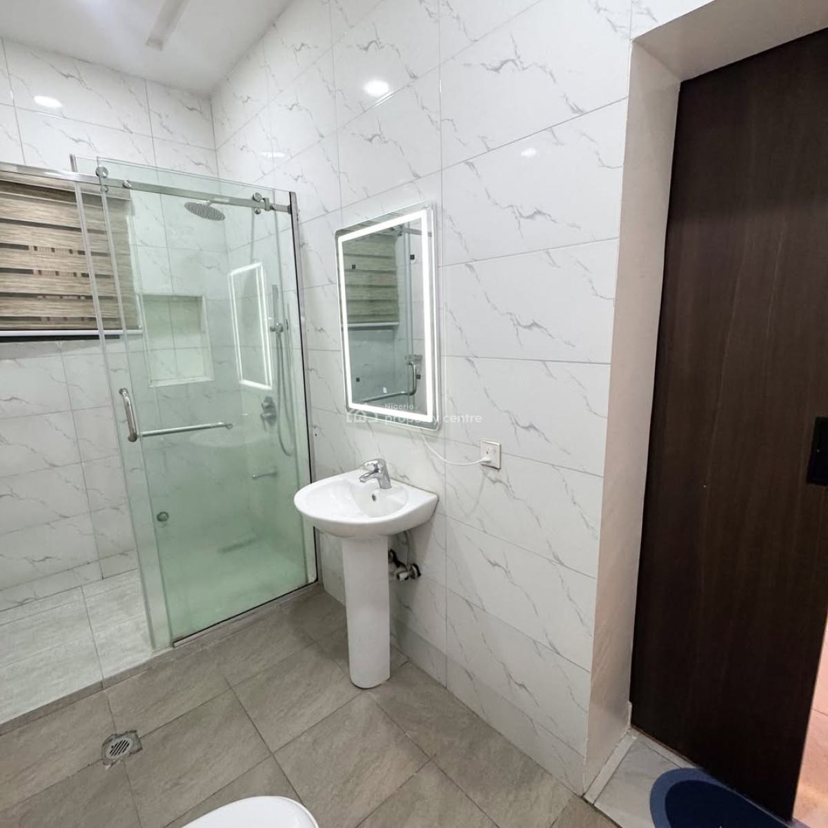 Nicely Furnished 2 Bedroom Apartment, Jahi, Abuja, Flat / Apartment Short Let