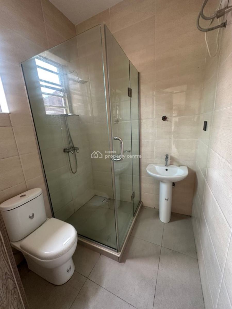 Semi Master Bedroom Shared Apartment, Orchid Road, Lekki, Lagos, Flat / Apartment for Rent