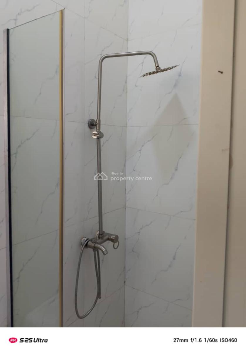 Semi Master Bedroom Upstairs, Chevron Alternative Route, Lekki, Lagos, Self Contain (single Rooms) for Rent