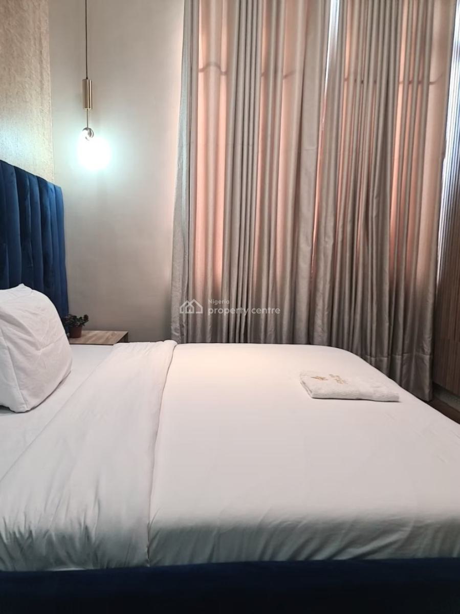 Nicely Furnished 3 Bedroom Apartment, Lekki Phase 1, Lekki, Lagos, Flat / Apartment Short Let