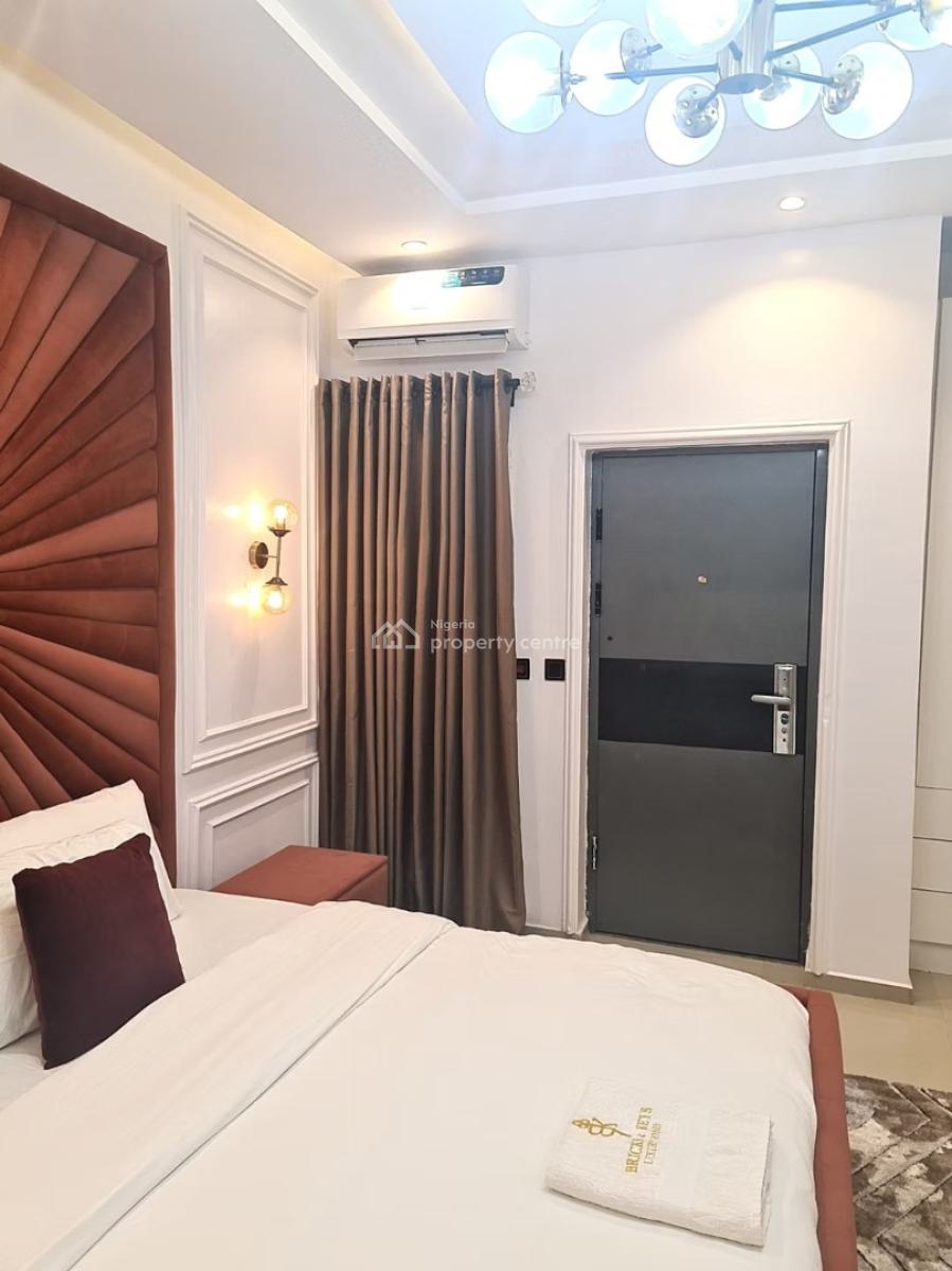 Nicely Furnished 3 Bedroom Apartment, Lekki Phase 1, Lekki, Lagos, Flat / Apartment Short Let