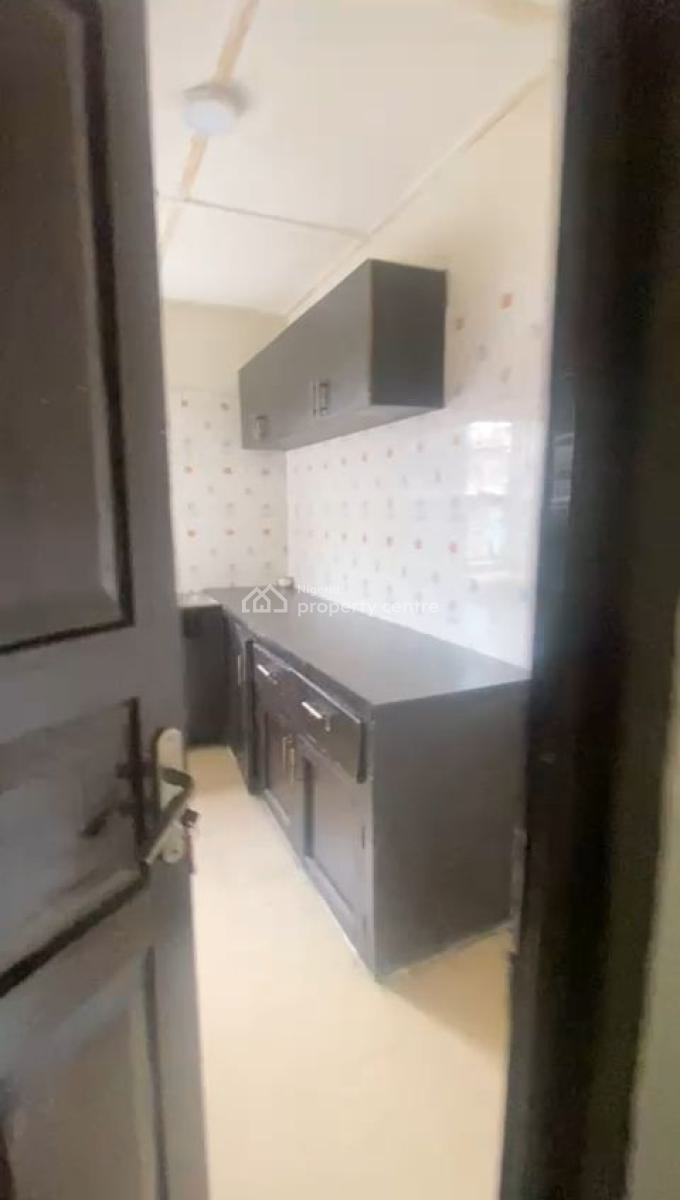 Spacious Newly Renovated Up and Down Flat(2 Units), New Garage, Oworonshoki, Shomolu, Lagos, Flat / Apartment for Rent