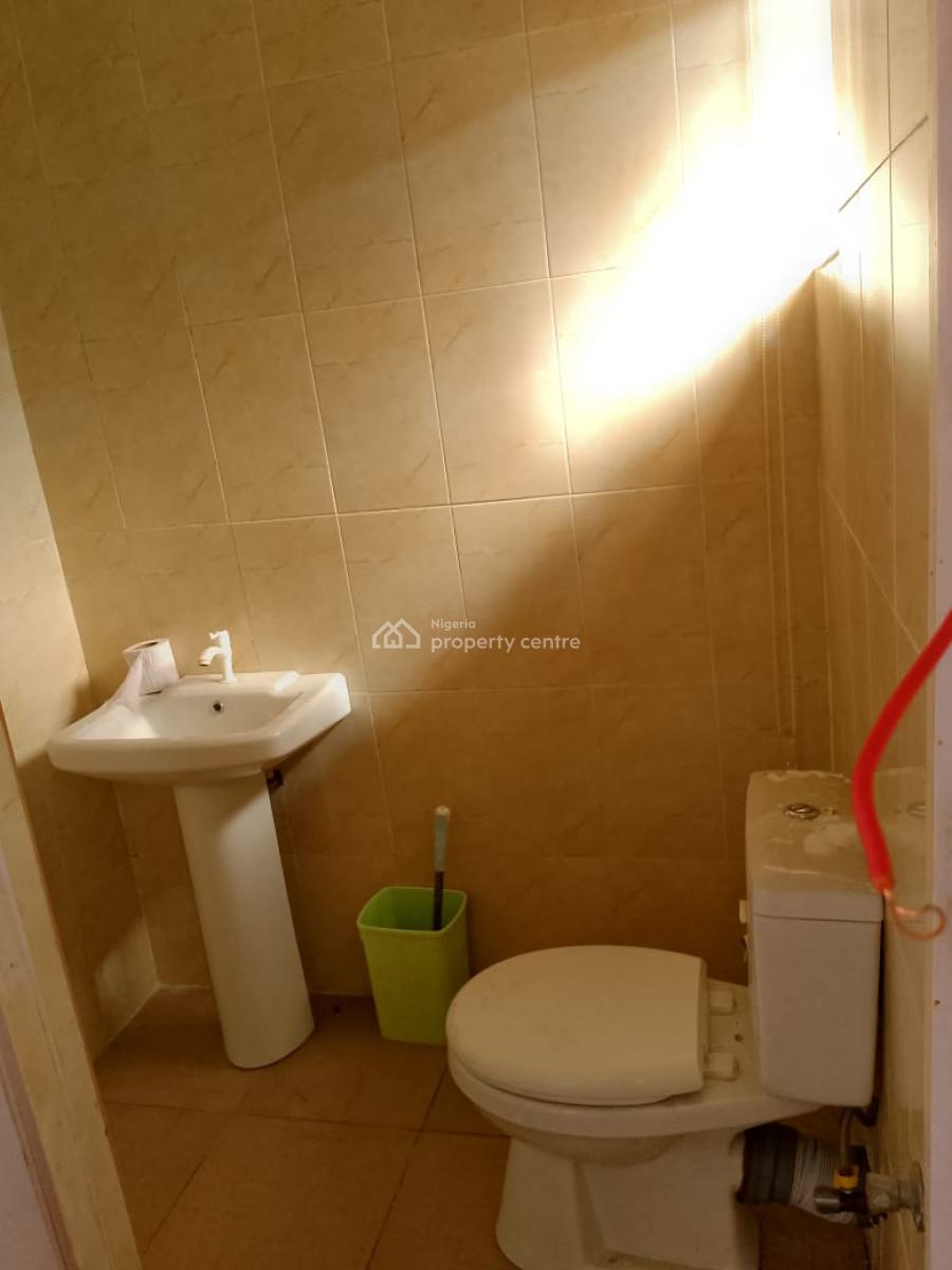 2-in-1 Upper Floor Shop Space, Lekki Phase 1, Lekki, Lagos, Shop for Rent