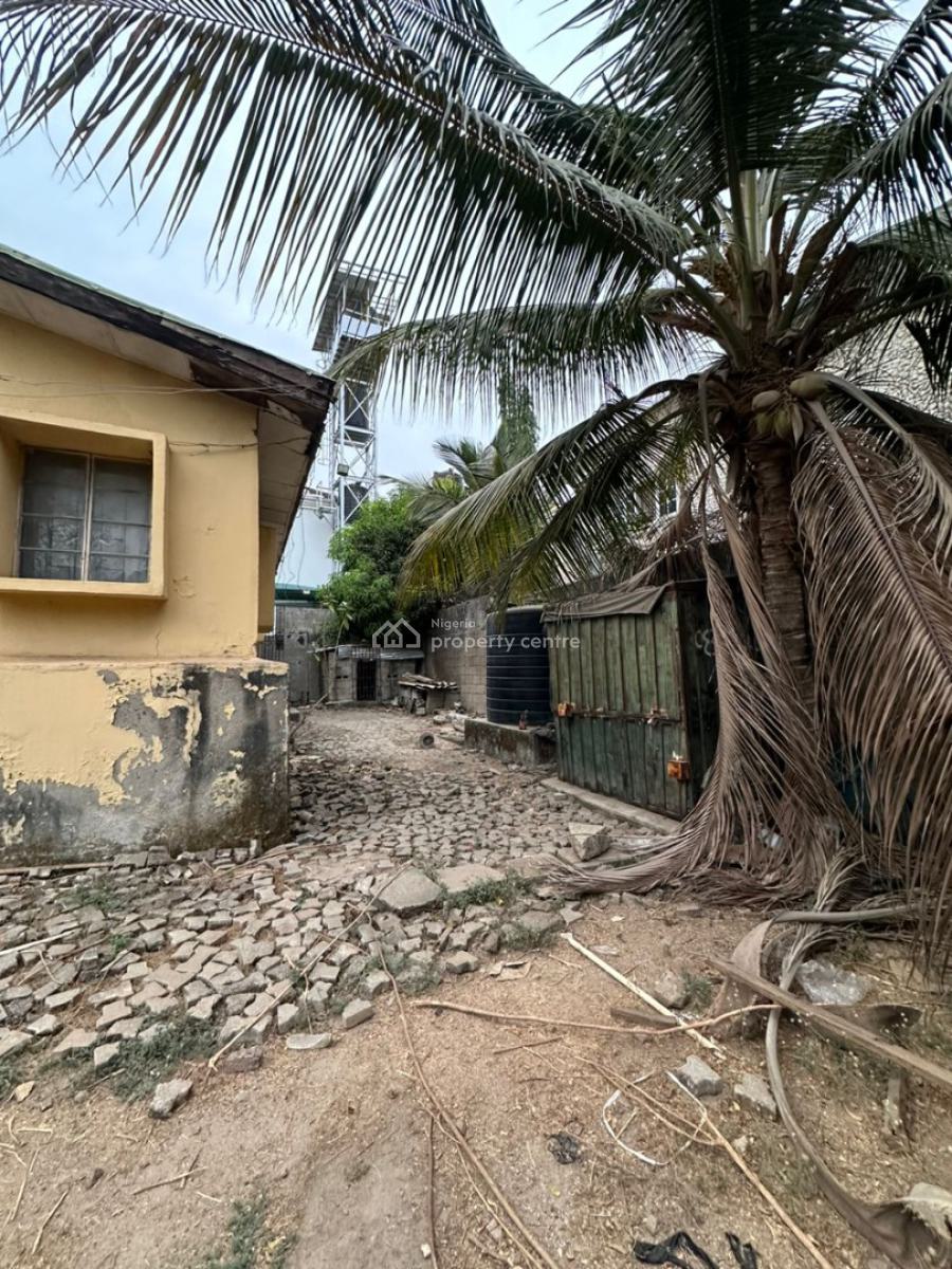 One and Half Plot with a Structure, Wuse District, Wuse, Abuja, Residential Land for Sale