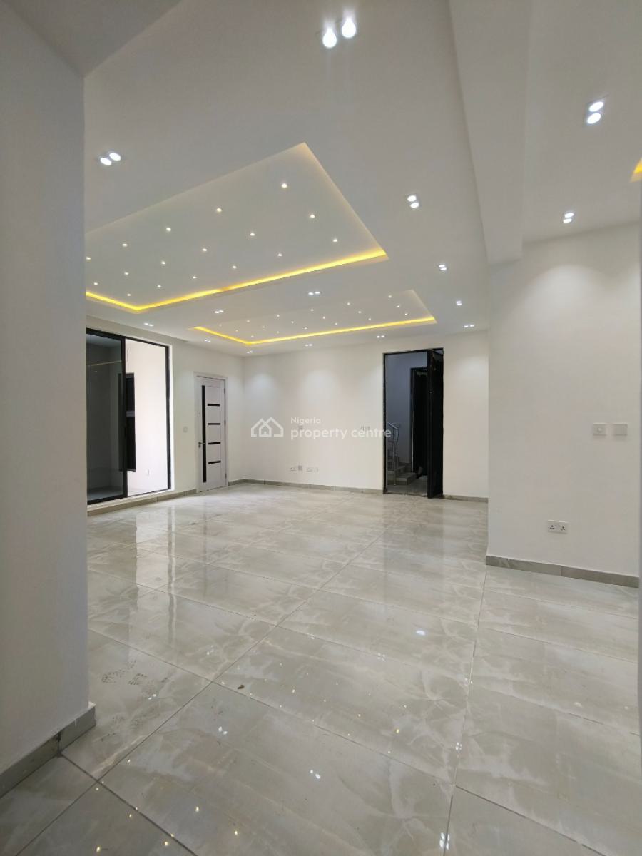 Luxurious 3 Bedroom Apartment Plus Bq, Lekki Phase 1, Lekki, Lagos, Flat / Apartment for Rent