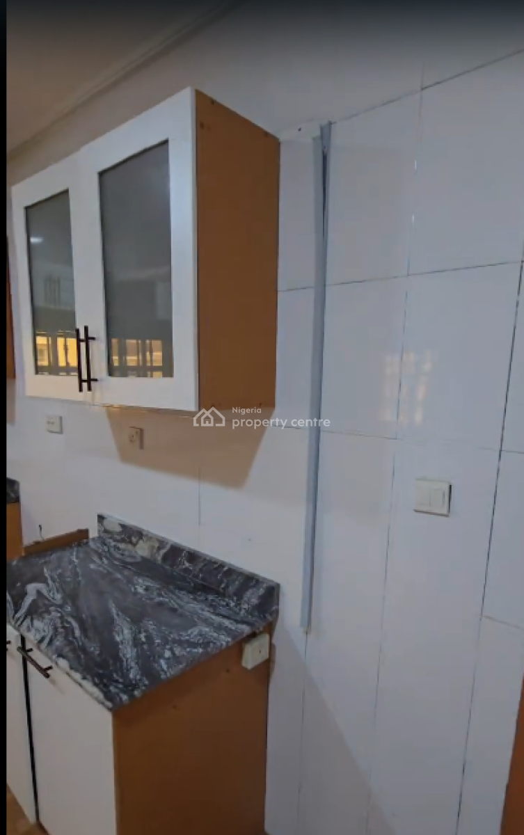 Spacious 3-bedroom Apartment on The Ground Floor, Lekki Phase 1, Lekki, Lagos, Flat / Apartment for Rent