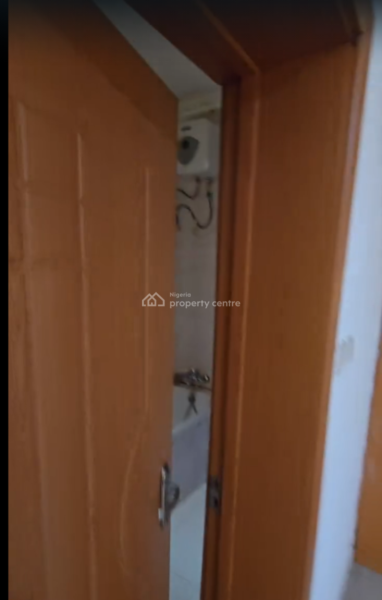 Spacious 3-bedroom Apartment on The Ground Floor, Lekki Phase 1, Lekki, Lagos, Flat / Apartment for Rent