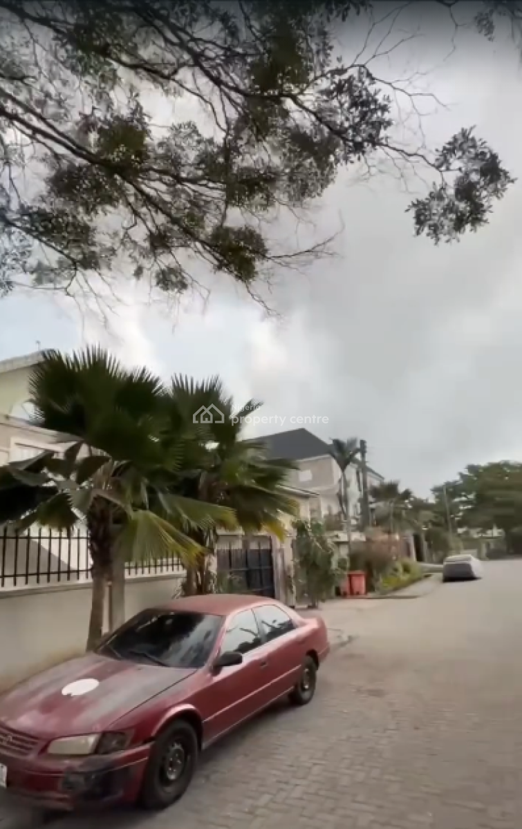 Spacious 3-bedroom Apartment on The Ground Floor, Lekki Phase 1, Lekki, Lagos, Flat / Apartment for Rent