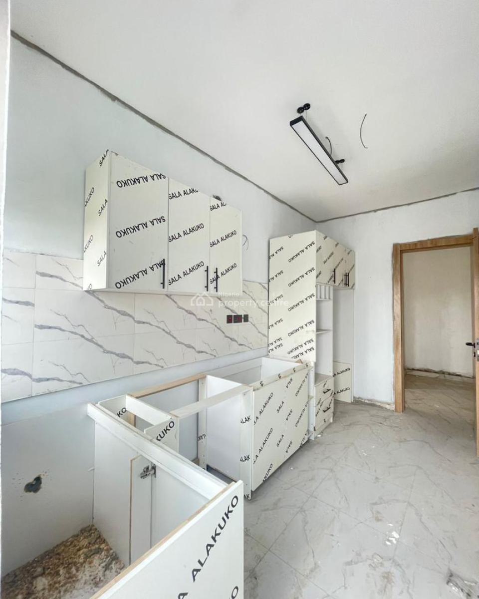 Luxurious 2 Bedroom Flat, New Road, Lekki Phase 2, Lekki, Lagos, Flat / Apartment for Rent