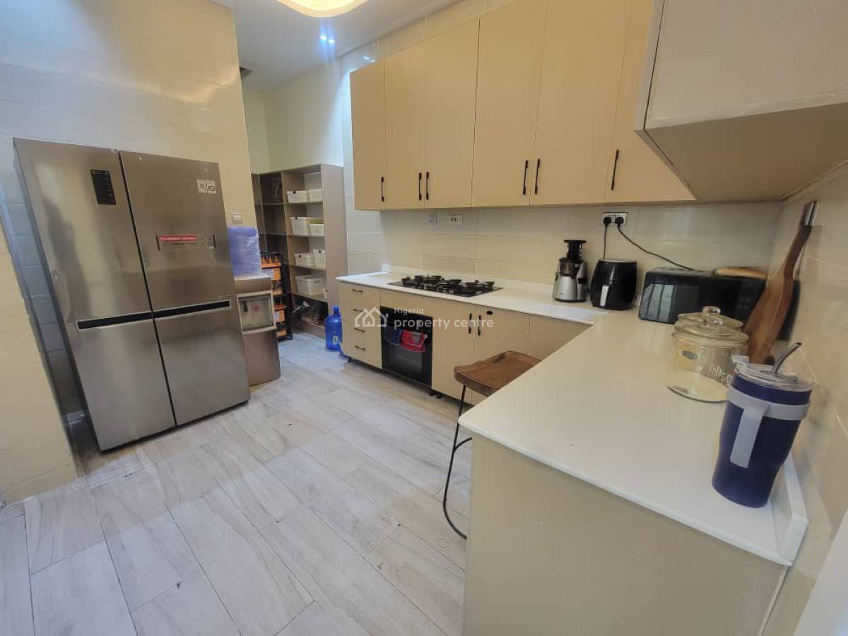 Well Maintained 3 Bedroom Service Apartment, Off Queens Drive, Old Ikoyi, Ikoyi, Lagos, Flat / Apartment for Sale