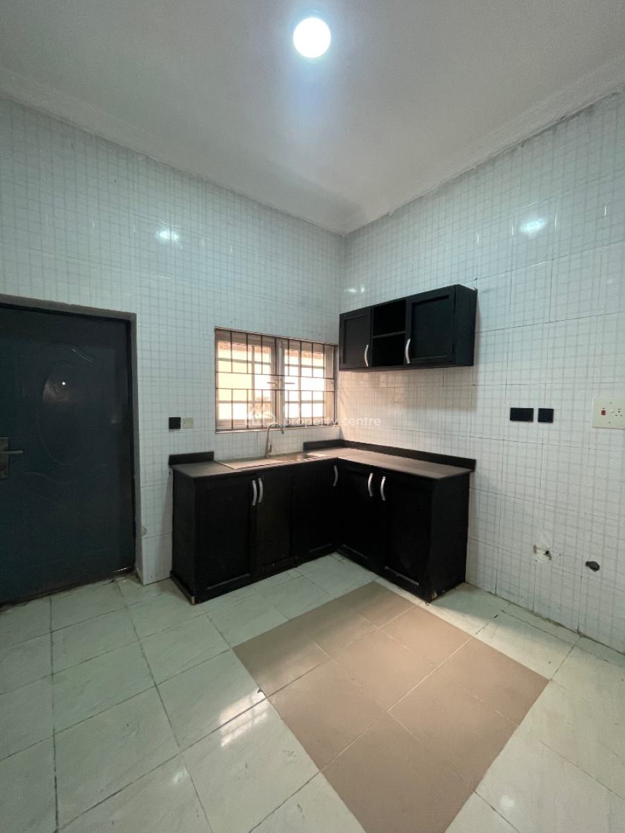 Spacious 2 Bedroom Apartment, Lekki Phase 1, Lekki, Lagos, Flat / Apartment for Rent