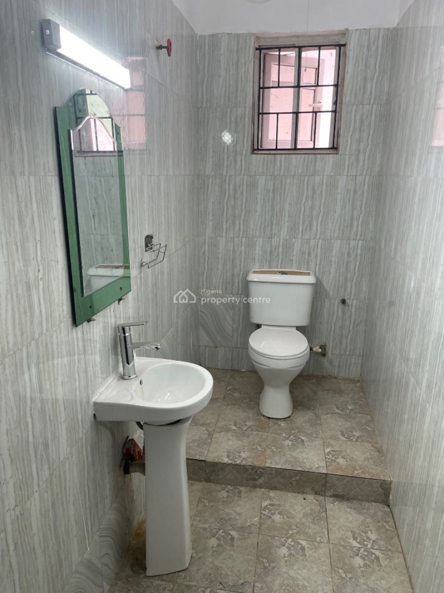 Spacious 2 Bedroom Apartment, Lekki Phase 1, Lekki, Lagos, Flat / Apartment for Rent