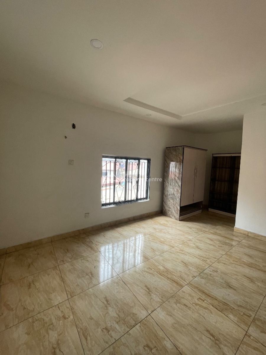 Spacious 3 Bedroom Apartment, Lekki Phase 1, Lekki, Lagos, Flat / Apartment for Rent
